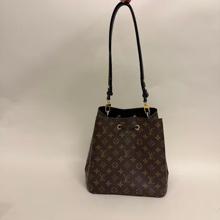 Väska Louis Vuitton, NéoNoé mng noir, M44020, datumkod NZ1189, axelrem, 26x26x17,5cm, kvitto Birger Jarlsgatan Maj 2019, dustbag
