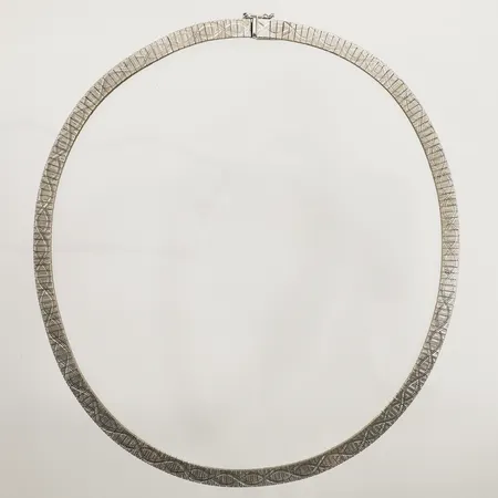 Collier halvstelt, ca 42,5cm, bredd 8mm, importstämplat,  835/1000 silver Vikt: 26,2 g