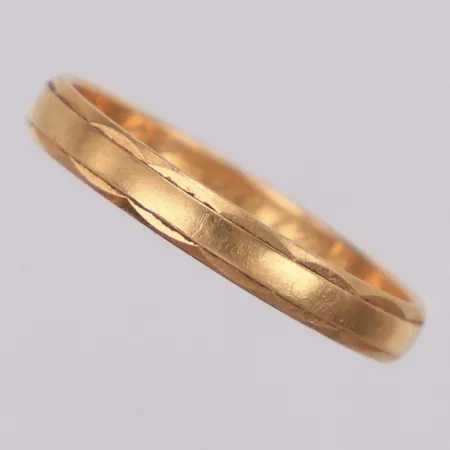 Ring, stl 18½, mönstrad, gravyr, 18K Vikt: 2,2 g