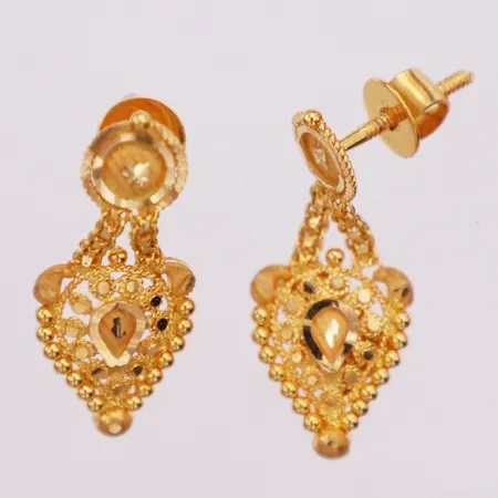 Ett par örhängen, 28mm, stoppen skruvas på, 22K Vikt: 4 g