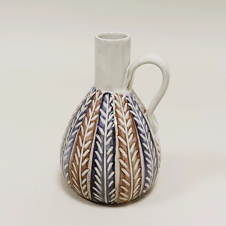 Vas med hänkel Ingrid Atterberg, 16cm, Ekeby. Skickas med paket.