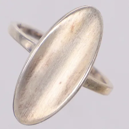 Ring, stl 17¾, bredd 24mm, 925/1000 silver Vikt: 3,9 g
