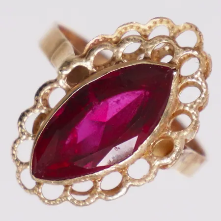 Ring, röd sten, stl 18, defekt, 14K Vikt: 2,7 g