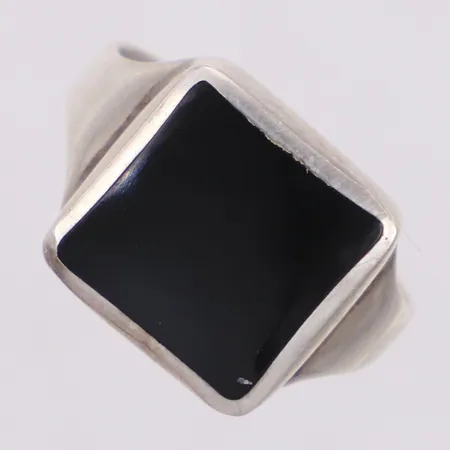 Ring med svart sten, stl 18, 925/1000 silver Vikt: 4,3 g