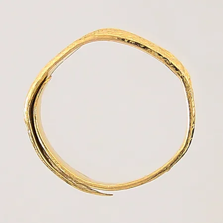 Ring, bucklig, 23K Vikt: 3,8 g