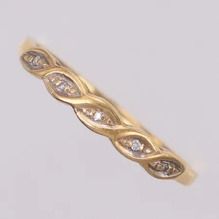 Ring med diamanter, ca 0,025ctv, stl 18, bredd 3mm, Guldfynd, 18K Vikt: 1,4 g