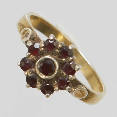 Ring, granater, stl 17½, bredd 2-10mm, 925/1000 silver Vikt: 2,8 g