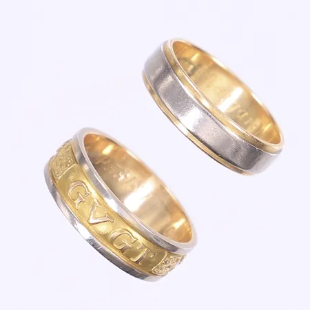 2 Ringar, varav en delvis i vitguld, svenska stämplar 1970-tal, gravyr, 18K Vikt: 15,6 g