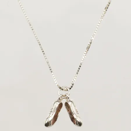 Kedja Venezia, längd 36cm, bredd 1mm, hänge ballerinaskor, längd 17mm, silver 925/1000 Vikt: 4,4 g