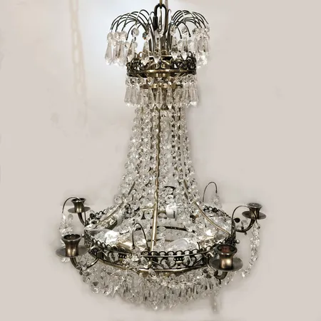 Kristallkrona, Markslöjd, Läckö 6 L, höjd ca 58 cm, diameter 48 cm, en lös rad med prismor, ej testad Vikt: 0 g Specialfrakt, kontakta pantbankskontoret för mer information.