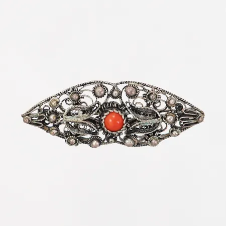 Brosch filigranarbete med korall, 55x20mm, ostämplat silver Vikt: 10,1 g