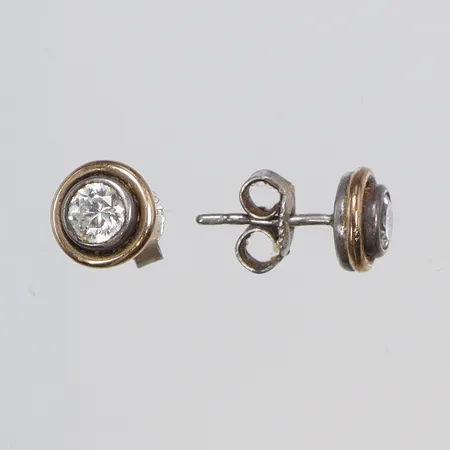 Ett par örhängen med vita stenar, 14x5mm, slitet, silver, 925/1000   Vikt: 2,1 g