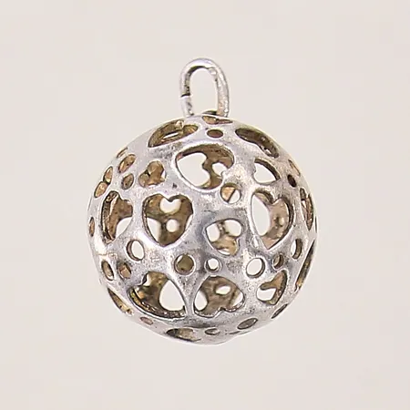 Hänge, genombruten dekor, Ø19,3mm, silver 830/1000 Vikt: 5,3 g