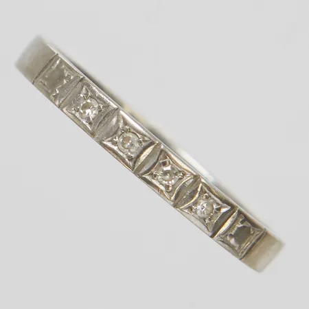 Ring, diamanter 4 x ca 0,01ct, stl 17¾, svenska stämplar, 1976, vitguld, gravyr, 18K Vikt: 2,4 g