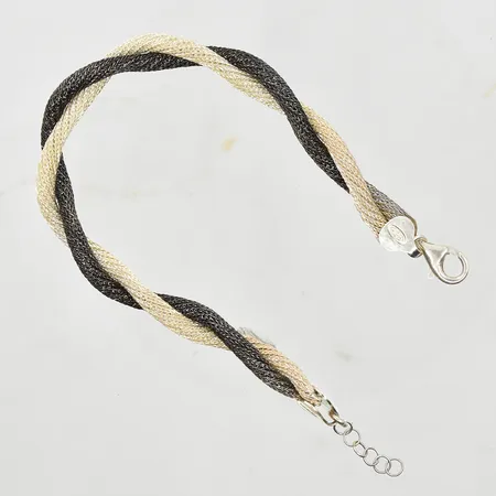 Armband, tvåfärgad, längd 20-21½ cm, bredd 7 mm, skruvad modell, Guldfynd AB, 925/1000 silver. Vikt: 9,4 g