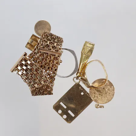 Diverse guld, delvis defekt, med vit sten, 18K Vikt: 48,7 g