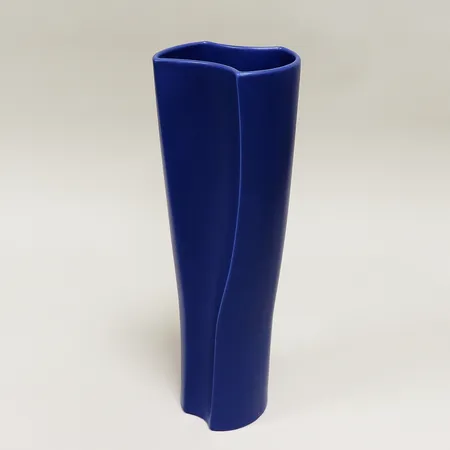 Vas Zone, design Kristina Riska, Arabia, Finland, höjd 33cm, bredd 10x5,5cm. Skickas med postpaket.