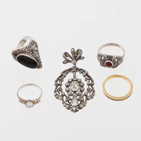 Diverse silversmycken. Vikt: 24,5 g