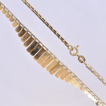 Collier, Guldfynd, längd 43 cm, bredd 2-11 mm, 18K. Vikt: 7,3 g