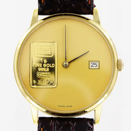 Armbandsur, märke saknas/modell QA535, stål/gulmetall, quartz, Ø33mm, datum, brunt läderband 24cm, i behov av batteribyte, inga tillbehör.