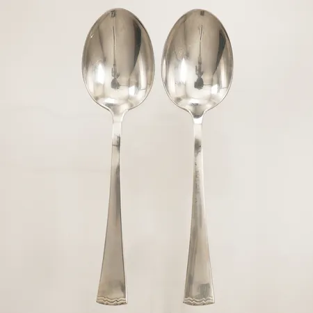 Två bordsskedar, längd 17cm, silver Vikt: 98,7 g