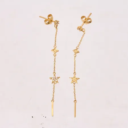 1 par örhängen i 18K guld, mått 0,8-5x25mm, totalt 22st vita stenar, tillverkad av Guldfynd, vikt 1,01g.