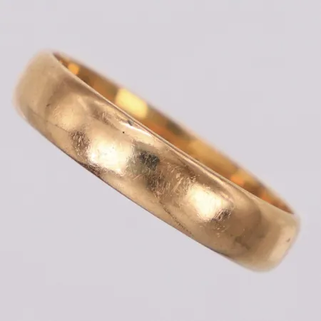 Ring, slät, stl 18½, bredd 4mm, ograverad, repig, 18K Vikt: 4,1 g
