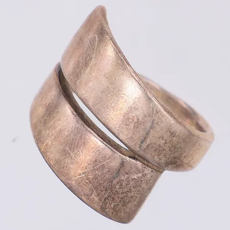 Ring stl 17¼, 925/1000 silver Vikt: 8,8 g