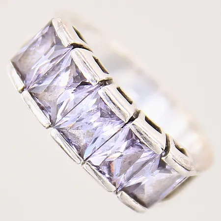 Ring, lila stenar, stl: 16, bredd: 3,1mm, 925/1000 Vikt: 3,4 g