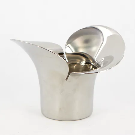 Ljuslykta Georg Jensen Bloom Botanica, 7cm, Ø8x10cm, polerat rostfritt stål Skickas med paket.