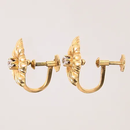 Ett par örhängen blomdekor med vita stenar, Ø13,8mm, skruvlås, 18K Vikt: 2,7 g