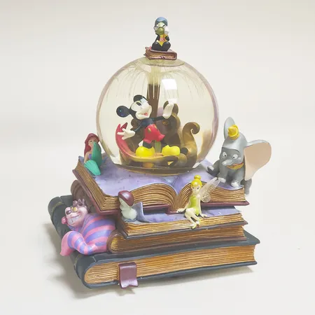 Speldosa/Snöglob, Disney Store, 75 års jubileum, 1998, spelar "A dream is a wish your heart makes", ca 26x17cm, funktionstestad, defekt fiberoptikbelysning, originalförpackning, skrymmande frakt Vikt: 0 g