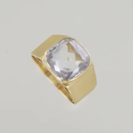 Ring med sten, Ø 16½ mm, bredd 9 mm, 18K Vikt: 4,4 g