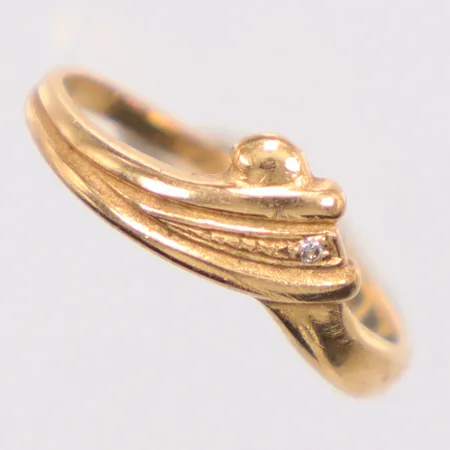 Ring, Ø15½, diamant 1x ca. 0,001ct, ojämn i skenan, 18K Vikt: 1,5 g