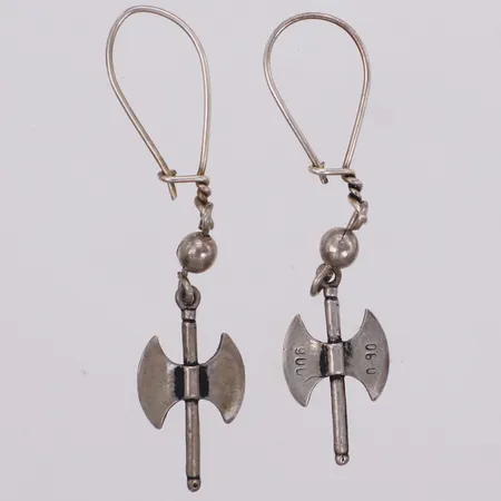 Ett par örhängen, Yxor, 43x10mm, 900/1000 silver Vikt: 1,6 g