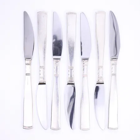 7 Bordsknivar, Rosenholm, design Jacob Ängman 1934 för GAB, dessa exemplar 1958-1997, längd 19,5cm, repor, silver 830/1000 Vikt: 401 g