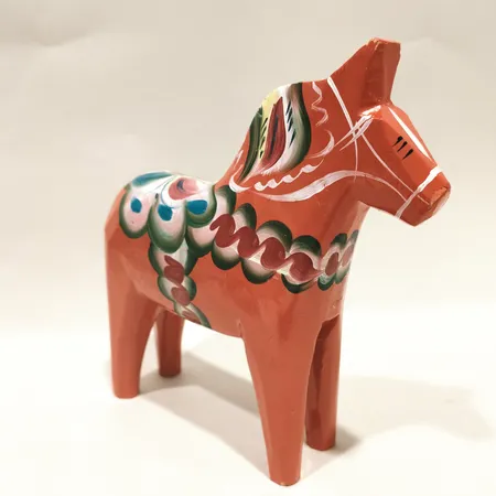 Dalahäst, längd 17cm, signerad, LB, stötskador,