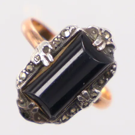 Ring 18k / silver markasiter saknas en Ø 16mm, onyx, 18k Vikt: 2,6 g