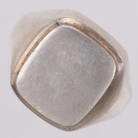 Klackring, stl 16½, bredd 15,7mm, 835/1000 silver Vikt: 5,5 g