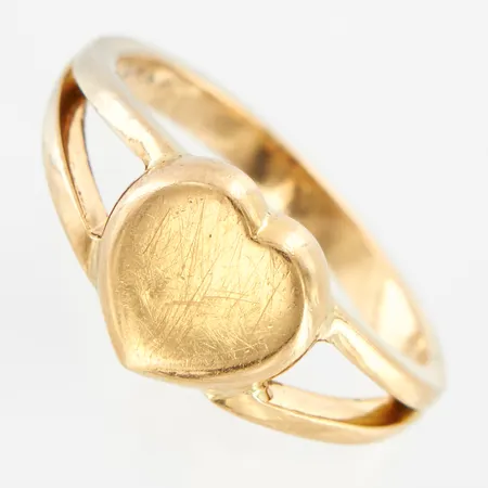 Ring med hjärta, stl 20, bredd 3-11mm, 18K Vikt: 7,8 g