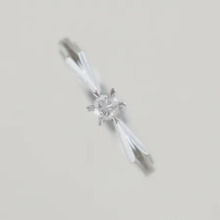 Ring med diamant 0,11ct, Ø 17½ mm,18K Vikt: 1,9 g