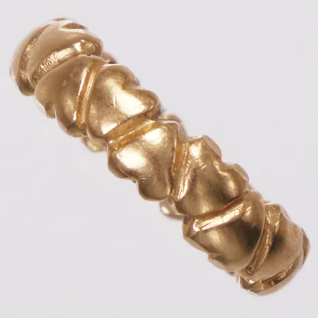Ring, hjärtmönster, stl 17½, bredd 5,3mm, 18K Vikt: 8,1 g