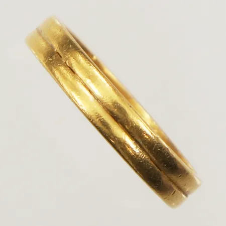 Ring, stl 18¼, bredd 3,6mm, gravyr, 23K Vikt: 4,1 g