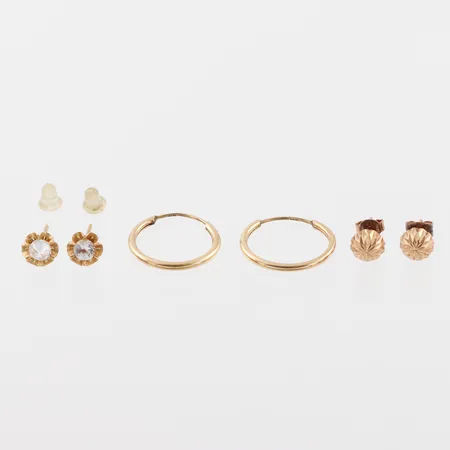 Örhängen 6 st olika modeller,18k. Vikt: 1,7 g