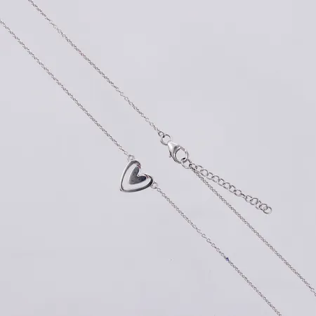 Collier längd: ca 42-45cm bredd: ca 1-10mm, 925/1000 silver Vikt: 2,1 g