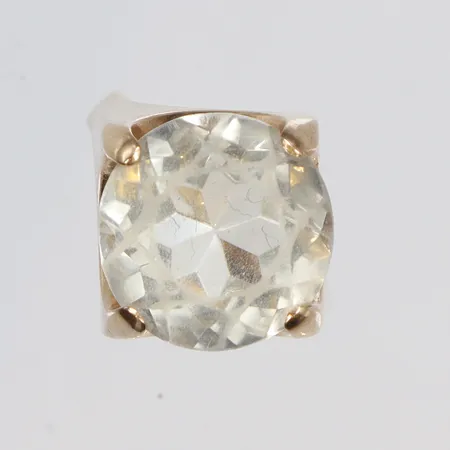 Ring med slipad vit sten stl 19½ bredd 3-17mm, stämplad GD, 14K  Vikt: 7,4 g