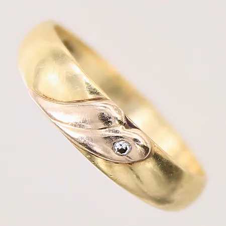 Ring med diamant, 1xca 0,01ct, stl: 17½, bredd: 2,7mm, spår av storleksändring, 14K Vikt: 3 g