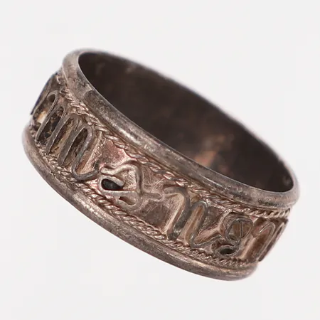 Ring mönstrad, stl 20, bredd: 8,5mm, ostämplat silver Vikt: 3,9 g