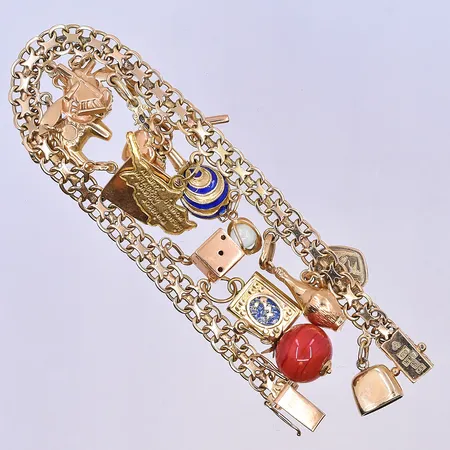 Armband X-länk med berlocker, längd 19,5 cm, bredd länk 6 mm, 18K. Vikt: 25,3 g