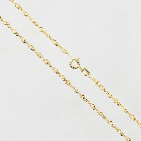 Kedja Singapore, längd 50½ cm, bredd 2 mm, 18K. Vikt: 4,5 g